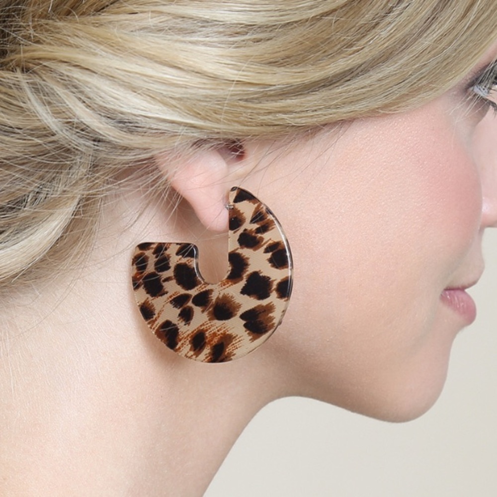 Celebrity Spots tortoise quarter hoop earring - Picture 3 of 4